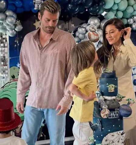 Kıvanç Tatlıtuğ Başak Dizer ve oğulları Kurt Efe