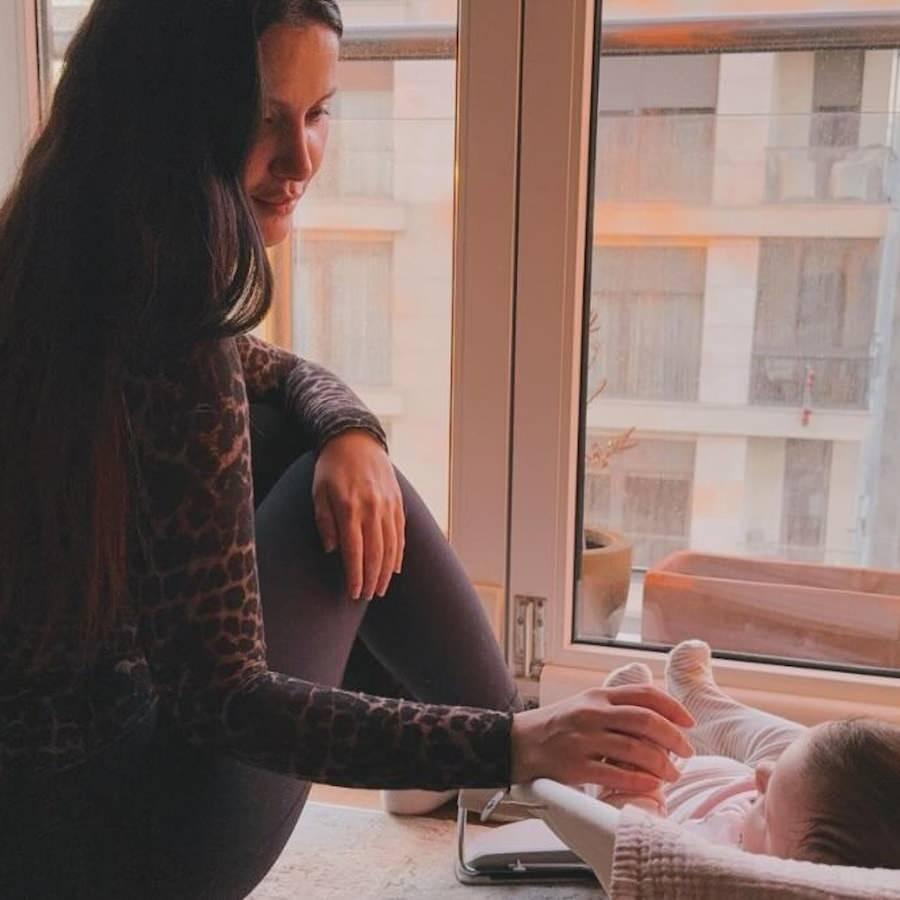 İrem Helvacıoğlu ve kızı Sora