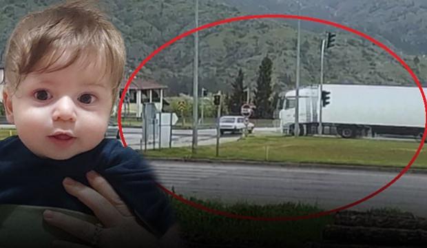 Amasya'da annesinin kucağından fırlayıp TIR&rsquo;ın altında kalan bebek toprağa verildi 
