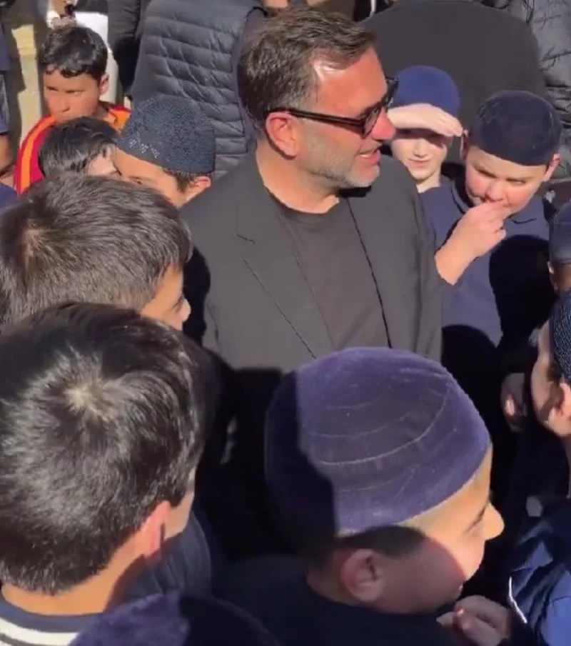 Okan Buruk ve öğrenciler