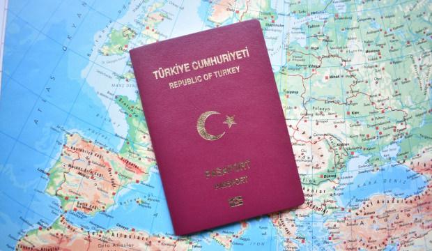 Bir &uuml;lkeyle daha vize muafiyeti kalktı! İşte 2026 g&uuml;ncel liste