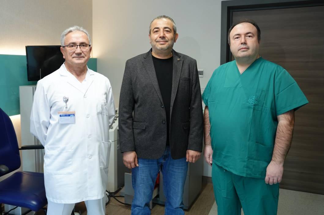 Doç. Dr. Gökhan Altın, Doç. Dr. Necdet Özçelik ve hasta Zekeriya Aydın