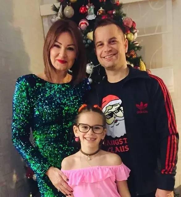 Pınar Altuğ Yağmur Atacan ve kızları Su Atacan