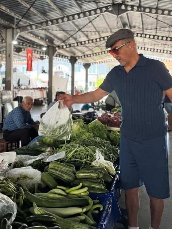 Yılmaz Erdoğan pazara gitti