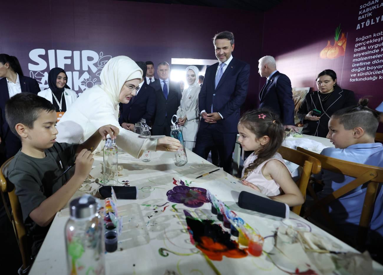 Emine Erdoğan ve çocuklar
