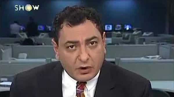 Reha Muhtar, haber sunuculuğu yaparken