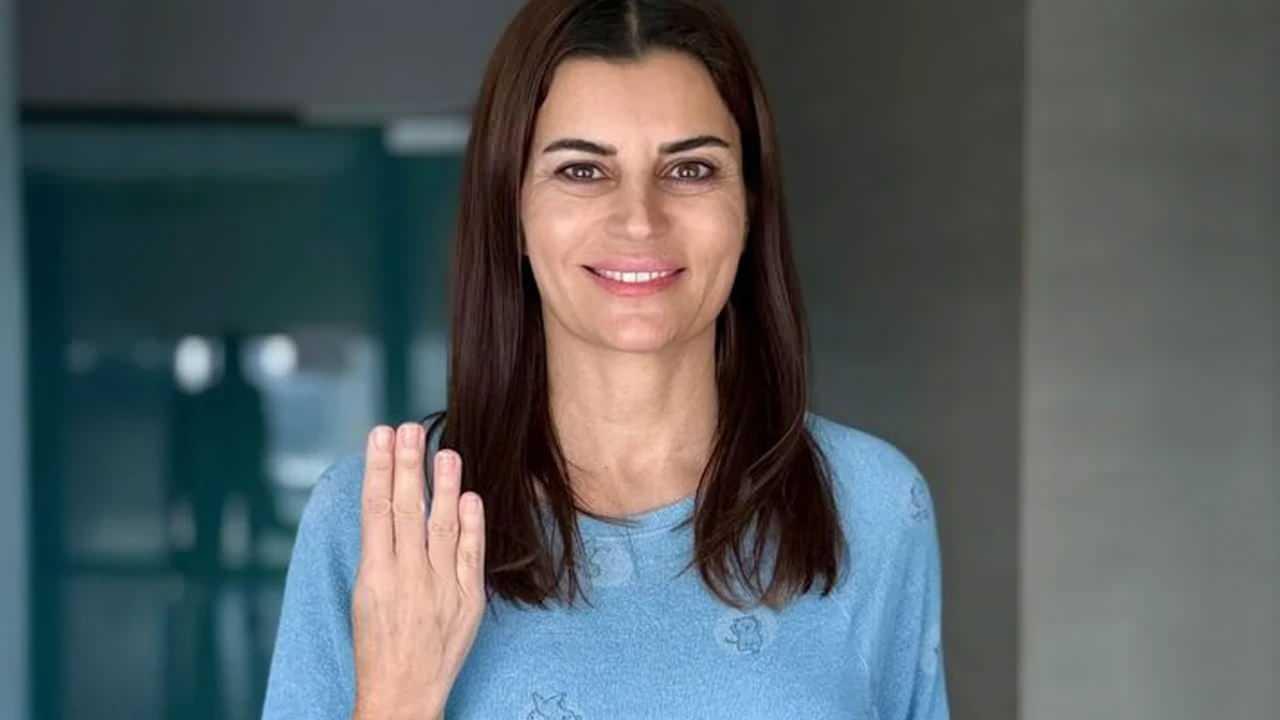 Ece Vahapoğlunun 4. kemoterapiyi aldığı zaman paylaştığı fotoğraf