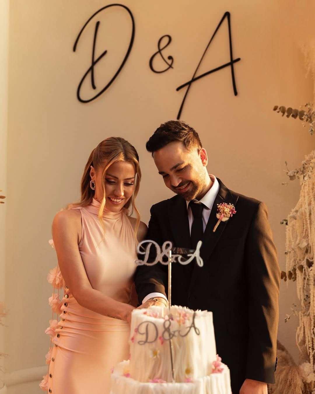 Derya Uluğ ve Asil Gök nişanlandı