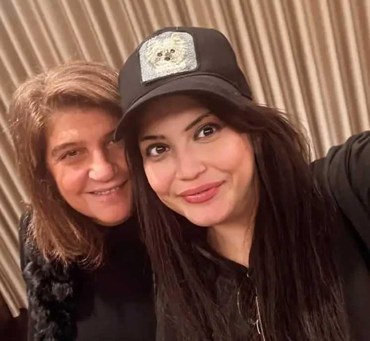 Melis Civelek ve Feyza Civelek