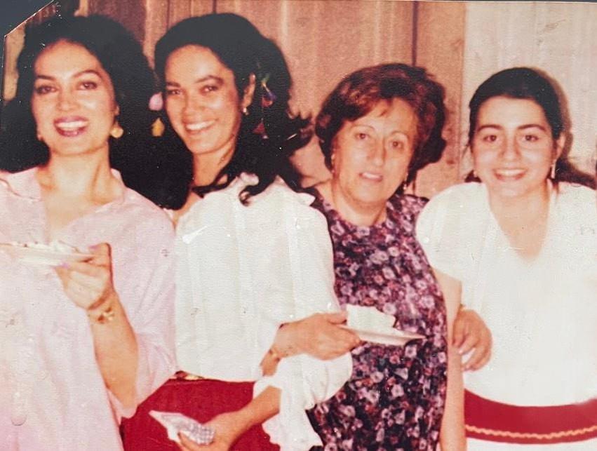 Türkan Şoray, annesi Meliha Sav, kız kardeşleri Nazan Şoray ve Figen Çevik Gezer