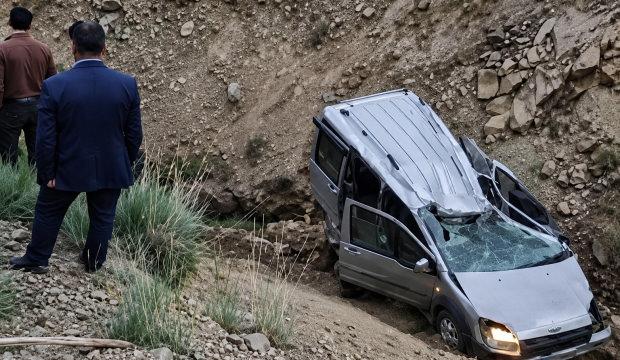 Van'da feci kaza! Ara&ccedil; şarampole yuvarlandı: 1 &ouml;l&uuml; 