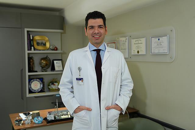 Medipol Acıbadem Bölge Hastanesinden Genel Cerrahi Uzmanı Doç. Dr. Hüsnü Aydın