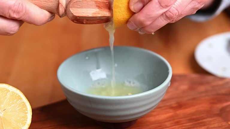 Limonun suyunu çıkarma