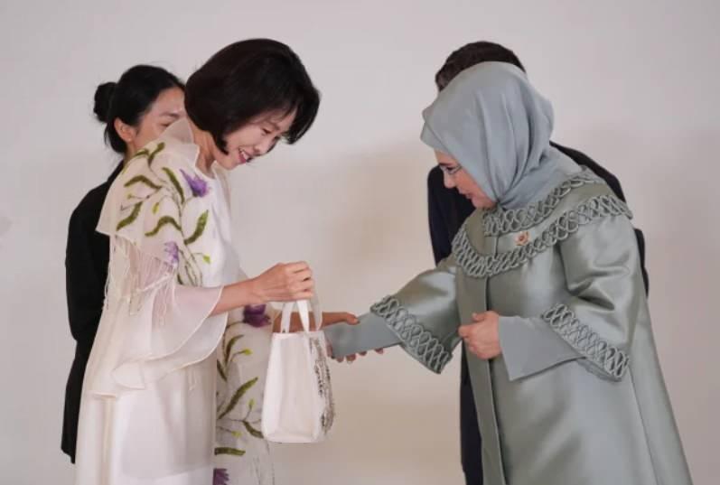 Emine Erdoğan ile Kim Hea Kyung