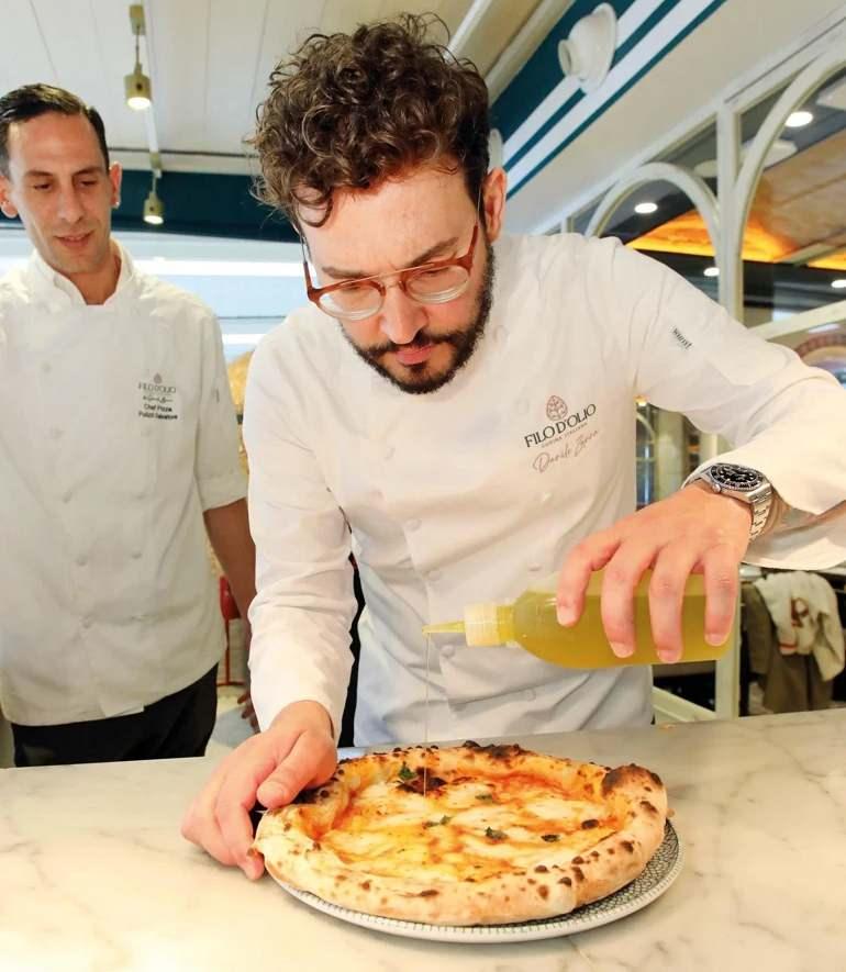 Danilo Zanna pizza yaparken