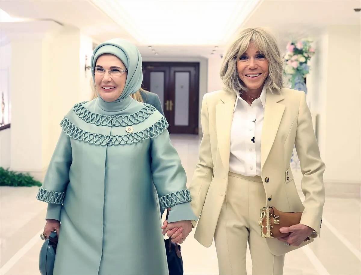 Emine Erdoğan ve Fransa Cumhurbaşkanı Emmanuel Macronun eşi Brigitte Macron