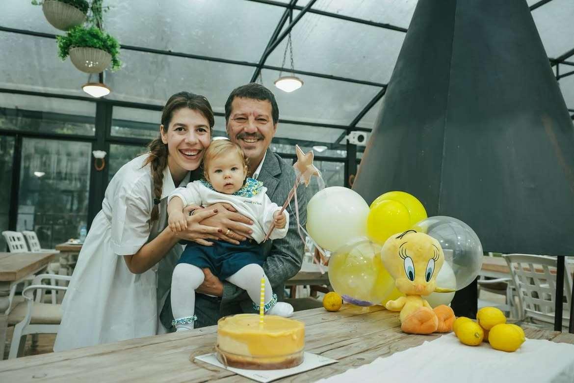 İlker Aksum, eşi ve çocuğu