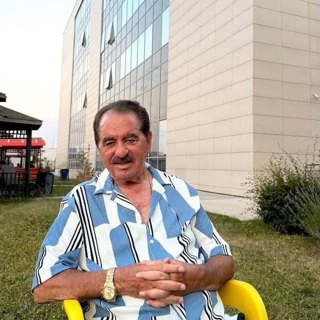 İbrahim Tatlıses hastane bahçesinde