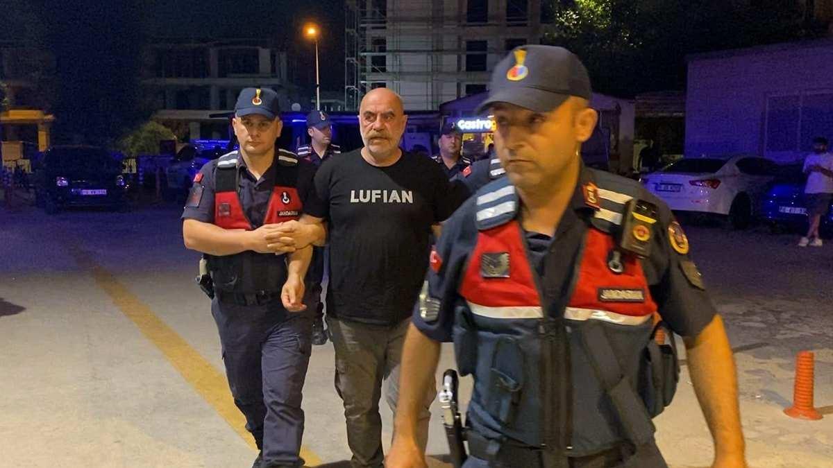 Ezel Akay gözaltına alınırken