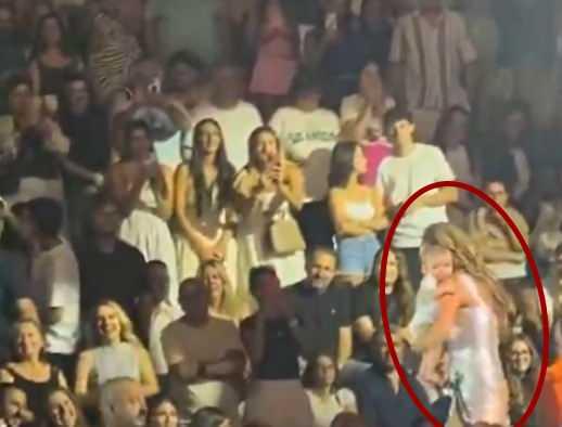 Hadise ve minik hayranı