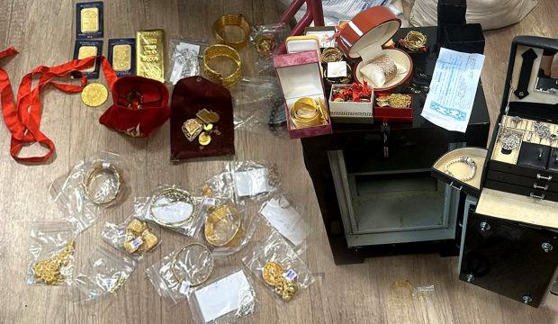 Alihan Kuriş'in evindeki &ccedil;elik kasadan servet &ccedil;ıktı! Gizli b&ouml;lmede yakalandı