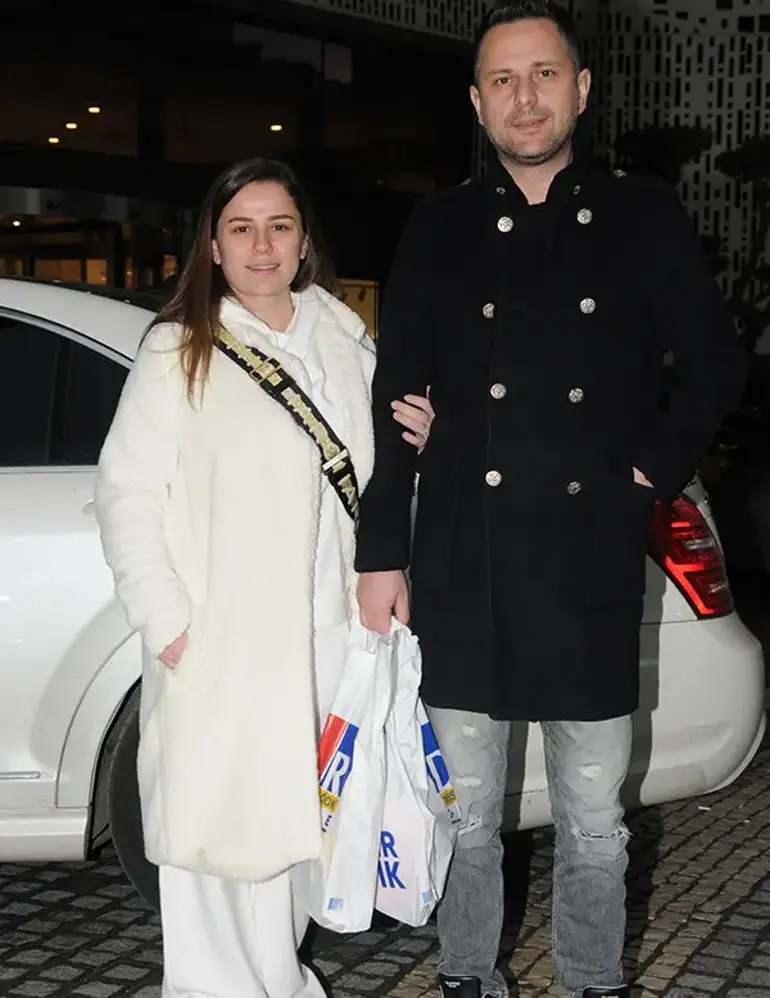 Merve Özbey ve eşi