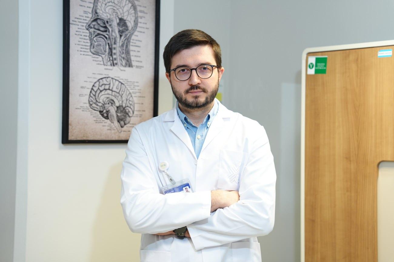 Nöroloji Uzmanı Dr. Öğr. Üyesi Eren Toplutaş