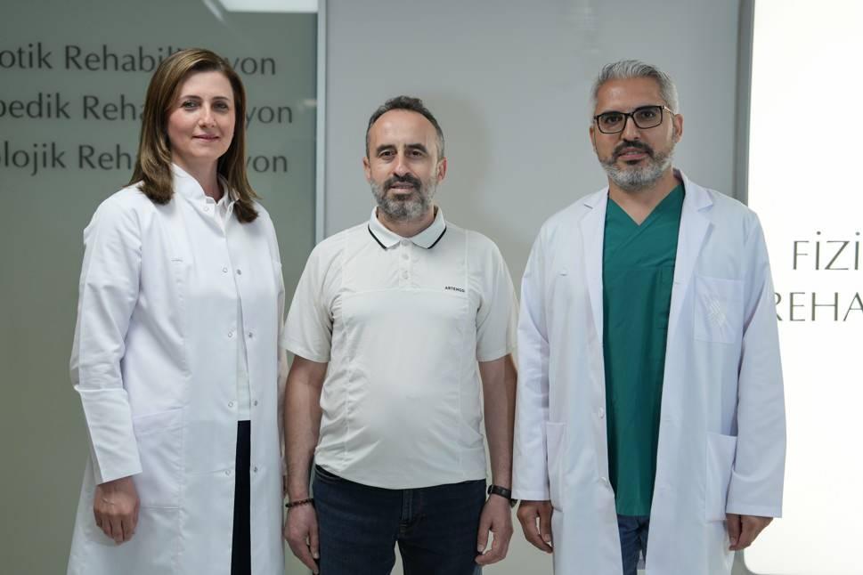 Prof. Dr. Sena Tolu, Doç. Dr. Kadir Uzel ve hasta Salih kaymakçı