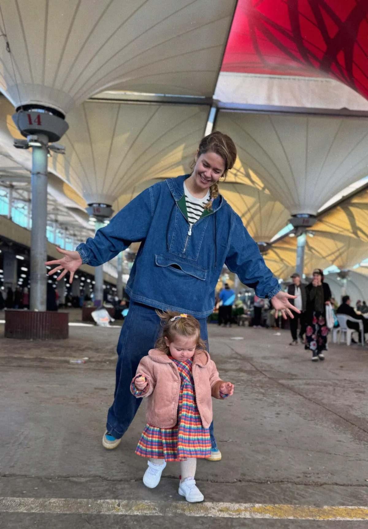 Burcu Biricik ve kızı