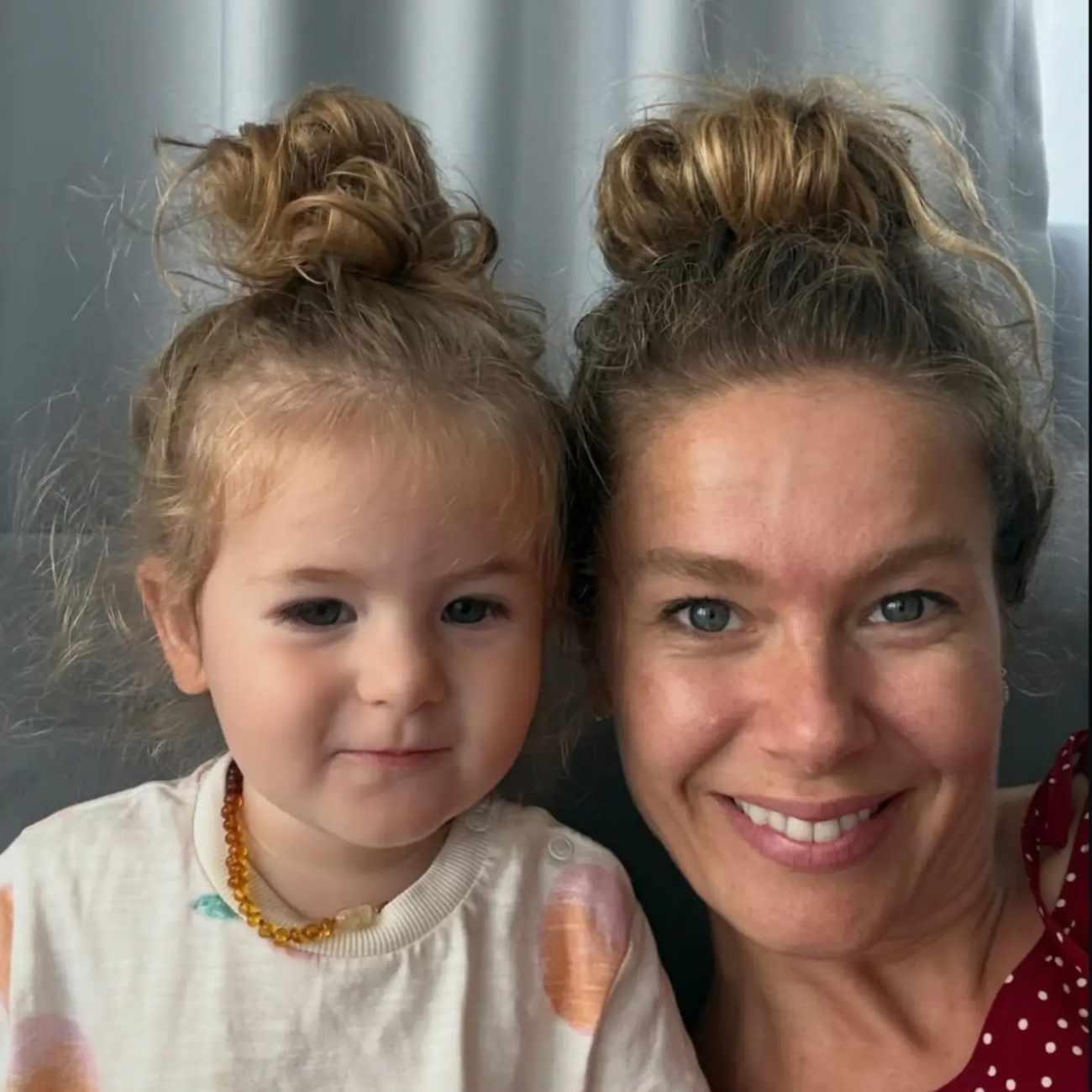 Burcu Biricik ve kızı Luna