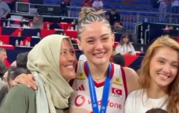 Zehra Güneşin annesinin bakışları