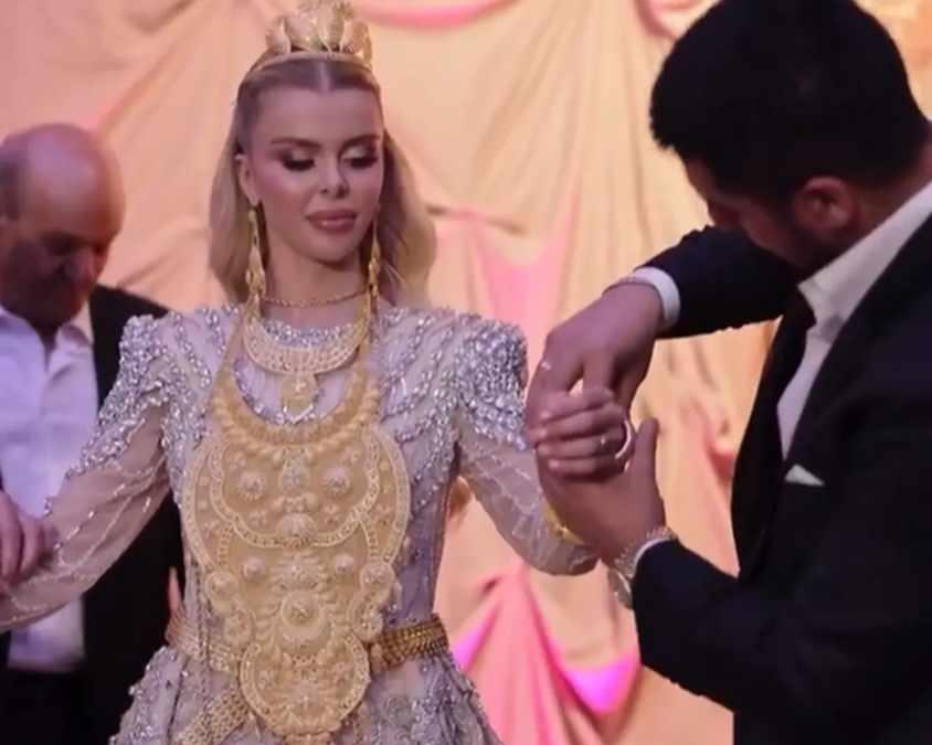 Vanlı Kara Haydar eşi Çağla Öze altın takarken