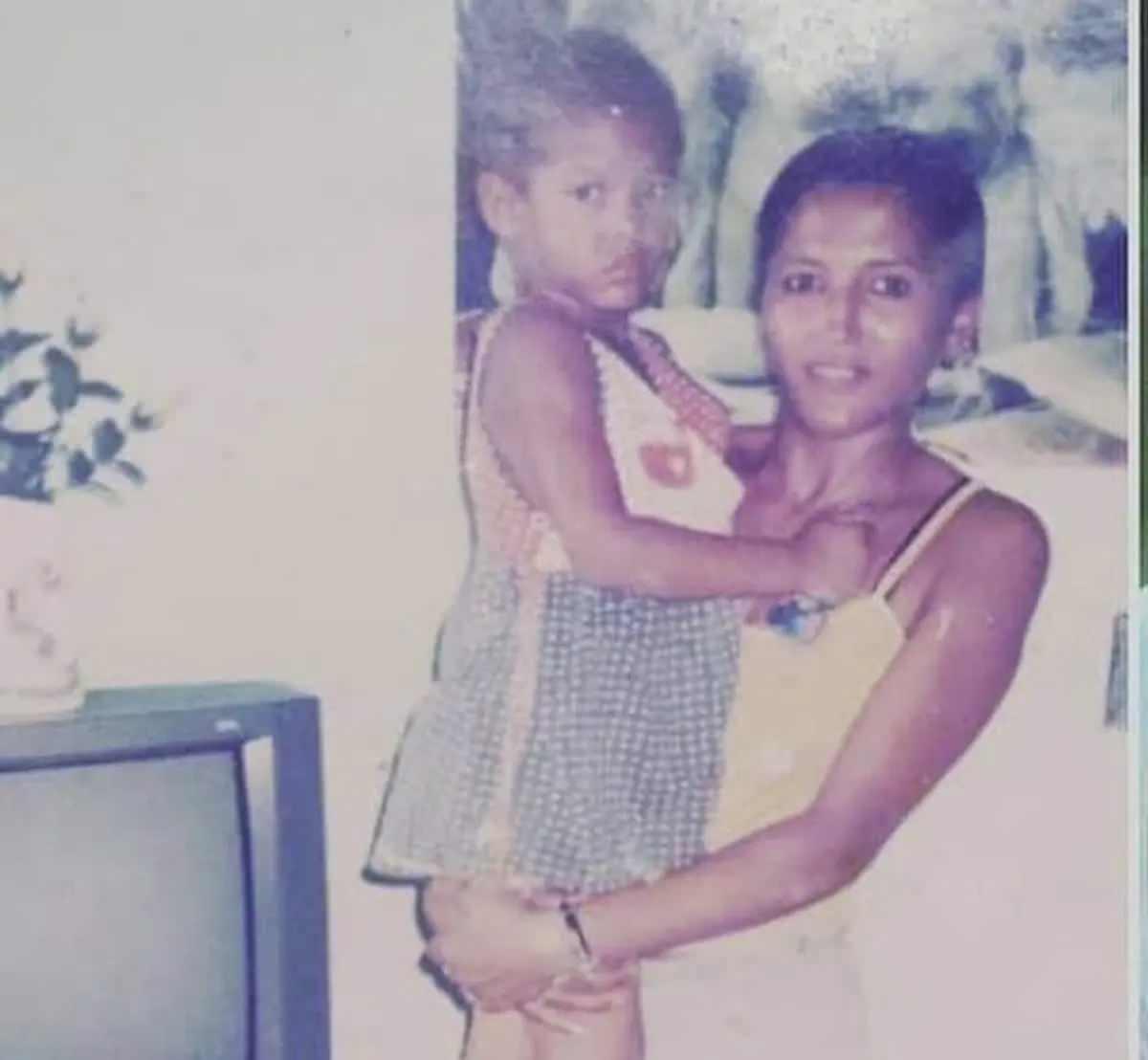 Melissa Vargasın çocukluğu ve annesi