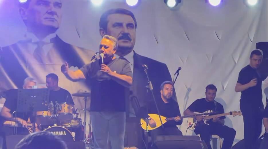 İsmail Türüt konuşma yaparken