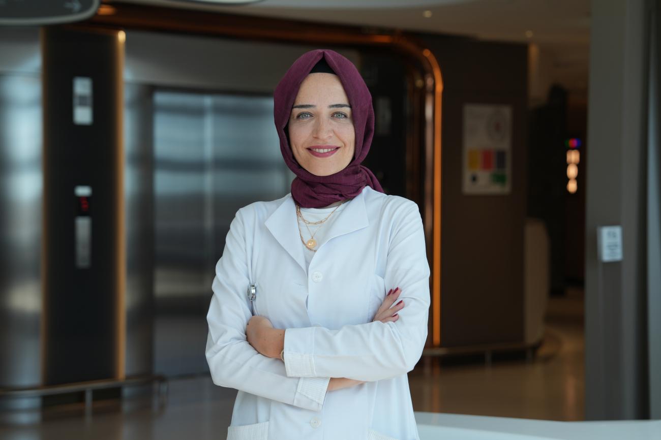  İç Hastalıkları Uzmanı Doç. Dr. Esra Çokiçli