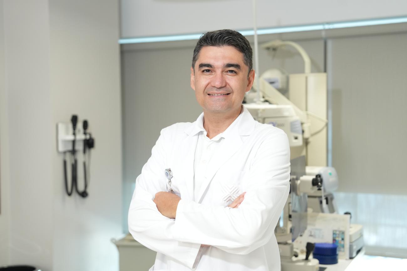 Medipol Bahçelievler Üniversite Hastanesi Göz Hastalıkları Uzmanı Prof. Dr. Ali Rıza Cenk Çelebi