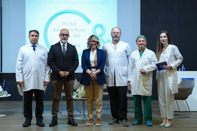 Panele katılan doktorlar