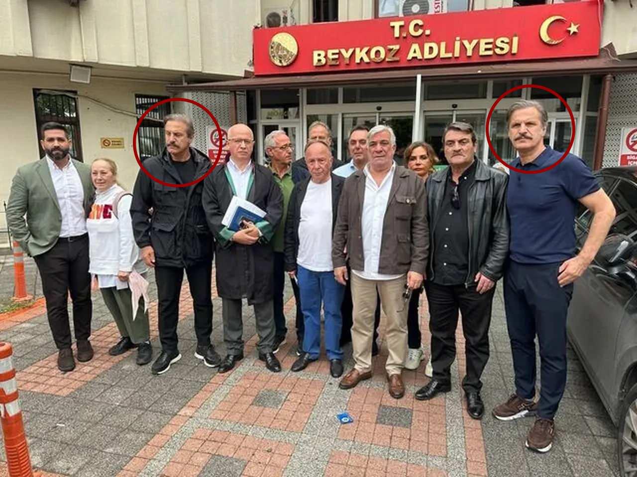 Kadir İnanırın vasiyeti için mirasçıları adliyenin önünde