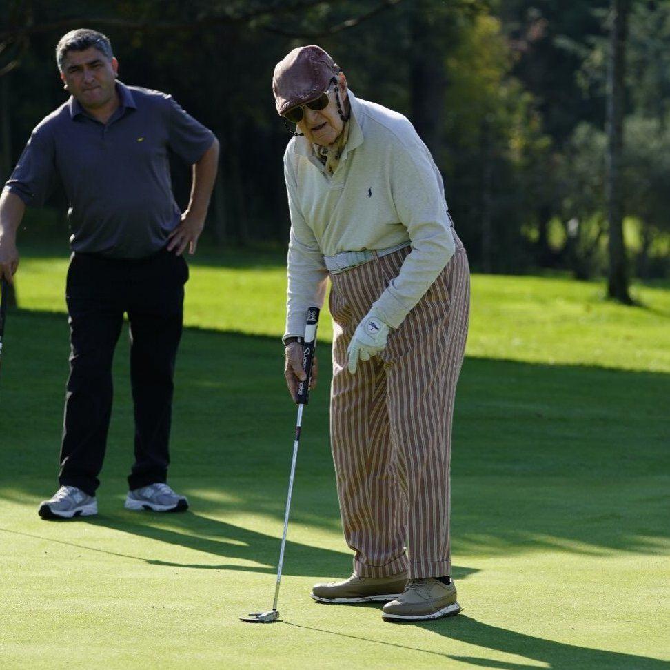 Rahmi Koç golf oynarken