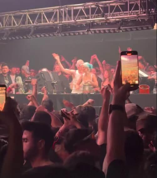 Konser anında çekilen bir kare