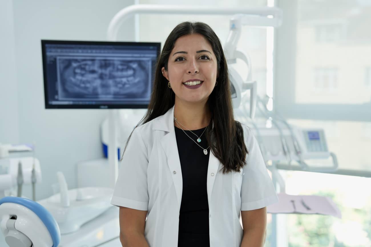 Restoratif Diş Tedavisi Uzmanı Dr. Öğr. Üyesi Ceyda Sarı