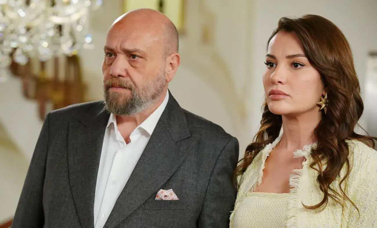Ece İrtem ve rol arkadaşı Ahmet Mümtaz Taylan