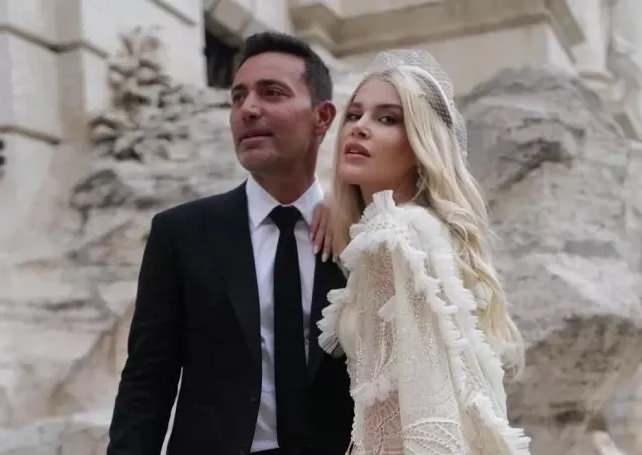 Mustafa Sandal ve eşi