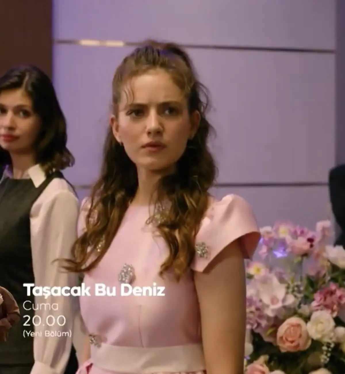 Ava Yamanın elbisesi