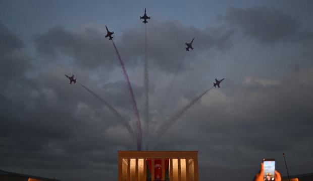 Cumhuriyet Bayramı&rsquo;nda T&uuml;rk Yıldızları'ndan Anıtkabir&rsquo;de saygı u&ccedil;uşu