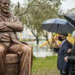İzmir Büyükşehir Belediyesi'nden 'Kaç heykel yaptık' ihalesi