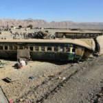 Pakistan'da iki tren çarpıştı: 30 ölü, 50 yaralı