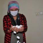3 çocuk annesi kadın kaymakamlıktan destek aldı, ipek böceği yetiştiriyor
