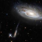 350 milyon ışık yılı uzaktaki iki galaksi tek karede görüldü