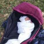İstanbul'da bir vatandaş parkta yeni doğmuş bebek buldu